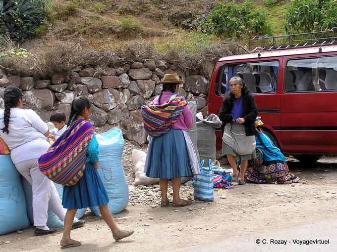 Pisac, attente de transport -Pérou