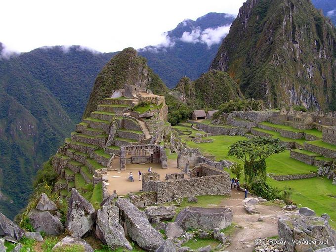 La place sacrée (Sacred plaza), Machu Picchu -Pérou