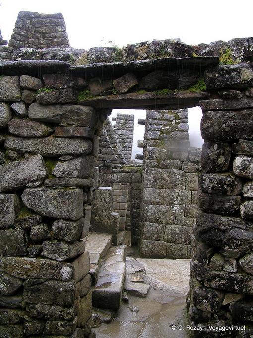 Détail de l'architecture du temple du Condor, Machu Picchu -Pérou