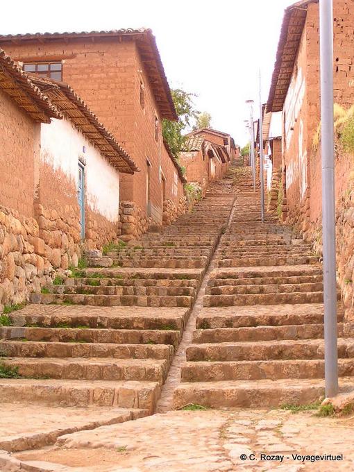 Ruelle pentue, Chinchero, Valle Sagrado de los Incas -Pérou