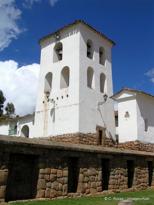 Clocher de l'église de Chinchero -Pérou