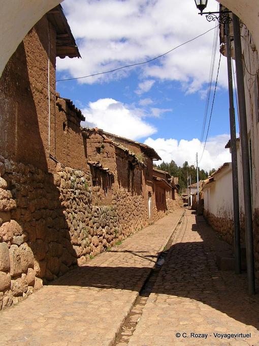 Ruelle typique de Chinchero, accès vers la vallée sacrée -Pérou