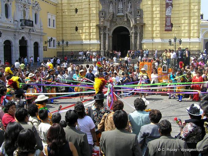 Danse traditionnelle sur le parvis de Saint-François-d'Assise, Lima -Pérou
