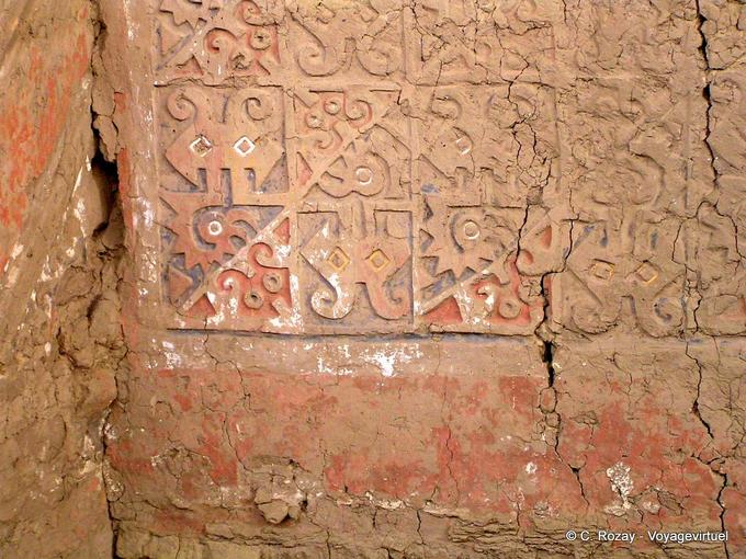 Gros-plan sur décoration Moches, Huaca de Luna, Trujillo -Pérou