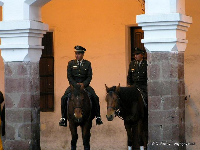 Police à cheval, Quito -Équateur