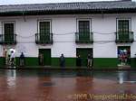 Attente sous la pluie, Quito, Équateur.
