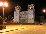 Puno, Catedral Basílica San Carlos Borromeo vue de nuit, Pérou.