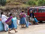 Pisac, attente de transport, Pérou.