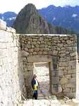 Entrée fortifiée vers la zone urbain, Machu Picchu, Pérou.