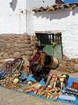 Artisan inca et instruments de musique des Andes, Chinchero, Pérou.