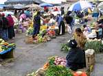 Le marché aux fruits et légumes indiens d'Otavalo, Équateur.