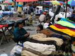Couleurs de laine des tisserands des Otavaleños, Otavalo, Équateur.