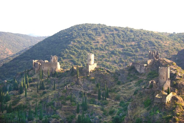 Châteaux de Lastours
Les quatre chateaux de Lastours, forteresses cathares
Mots-clés: chateaux Lastours cathares
