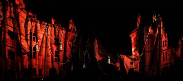 Sons et lumieres Draperies
Photo prise lors d'un sons et lumières dans la cour du chateau de Blois.
Nikon D100 sur pied
Mots-clés: Blois sons lumières