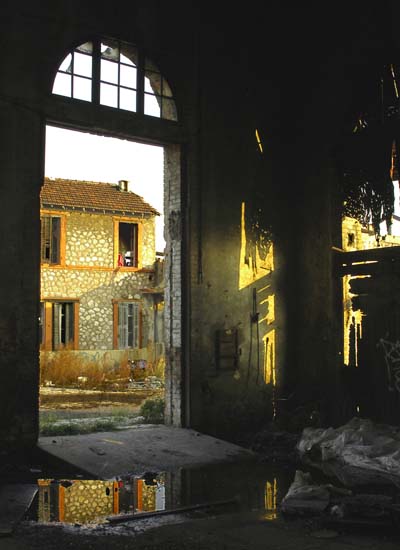 La porte
Quartier de la Capelette à Marseille, zone d'usines et hangards désafectés
Mots-clés: porte maison ruines Marseille Capelette