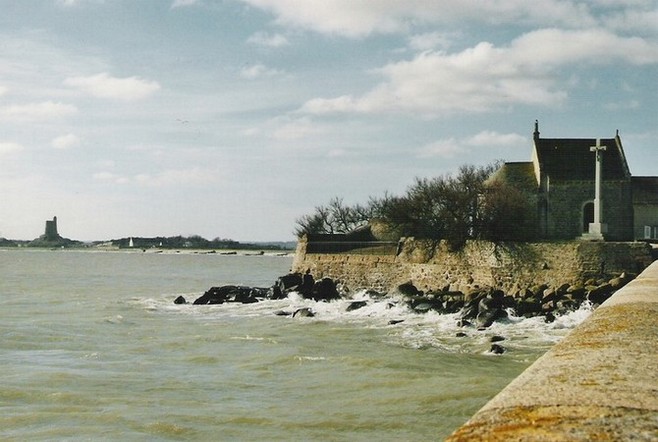 chapelle des marins
la chapelle des marins,plus loin la hougue
Mots-clés: saint-vaast la-hougue