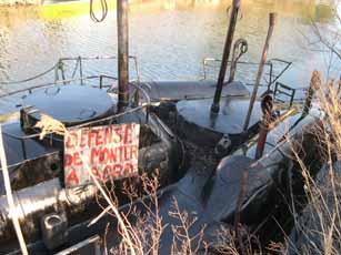 Un drôle de sous-marin à Palavas les Flots
Un sous-marin de construction artisanale sur le canal à Palavas les Flots.
Mots-clés: Palavas-les-flots