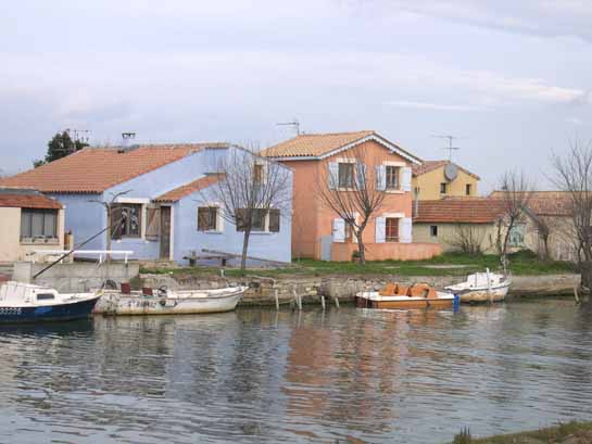 Palavas les Flots - Les cabannes de l'Arnel
Les cabannes de l'Arnel, au bord du canal du Rhône à Sète à Palavas les Flots
Mots-clés: Palavas-les-flots Arnel