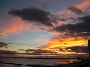 Le port de Palavas les Flots sous le soleil couchant
Mots-clés: Palavas
