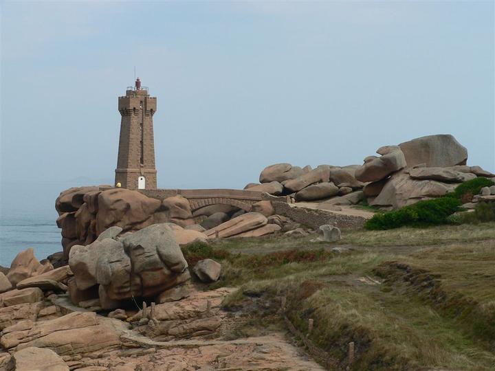 phare de Ploumana'ch côte de granit rose
septembre 2006
depuis la terre
Mots-clés: Bretagne