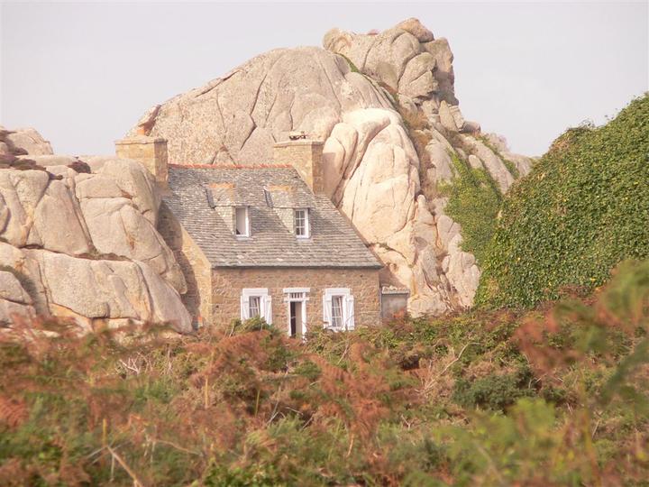 Coincée
septembre 2006 
endroit???qui peut m'aider.
Mots-clés: Bretagne