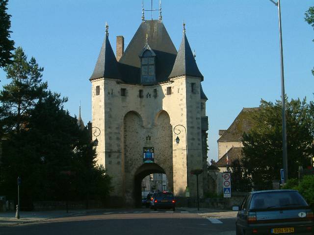 Autre vue de la porte de Sens Villeneuve sur Yonne
PORTE DE SENS 
Mots-clés: Villeneuve-sur-Yonne