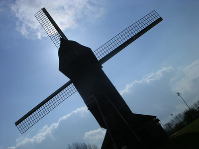 A l' ombre d'un moulin
avant de gagner son pain .....on doit moudre.....
Mots-clés: moulin nord
