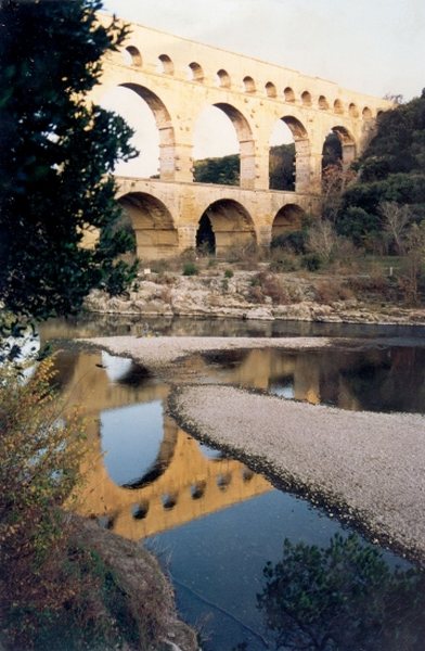 le pont du Gard
Le pont dans l'eau
Mots-clés: pont-du-gard