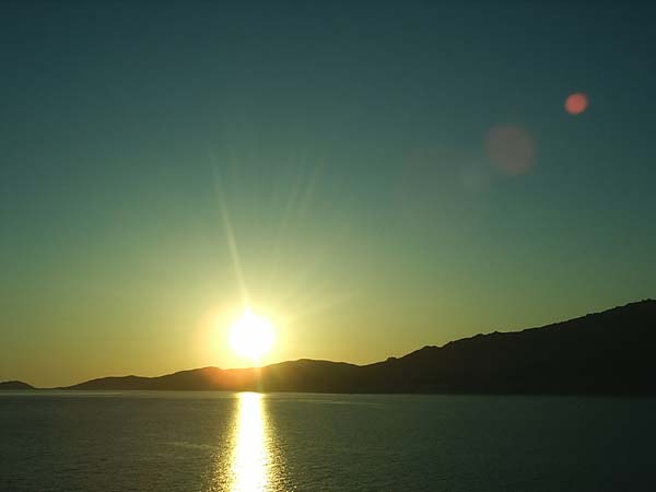 Coucher de soleil de la Corse
Photo d'un coucher de soleil de la Corse vue d'un bateau.
Mots-clés: Corse coucher-de-soleil