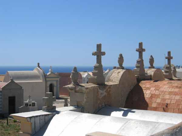 Bonifaccio - cimetiere marin
Cimetiere marin des hauteurs de Bonifaccio - 
Mots-clés: Bonifaccio cimetiere marin