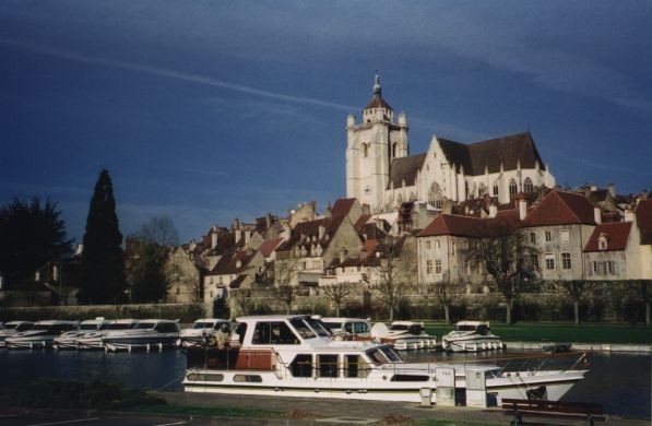 Dole
vue sur le port et sa cathédrale
Mots-clés: Dole dolois