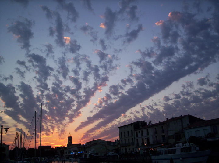 coucher de soleil sur le port de marseillan

