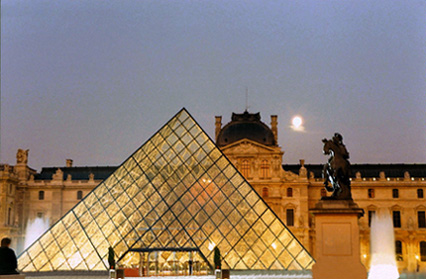 Le Louvre et sa pyramide
le louvre
Mots-clés: Louvre Paris pyramide