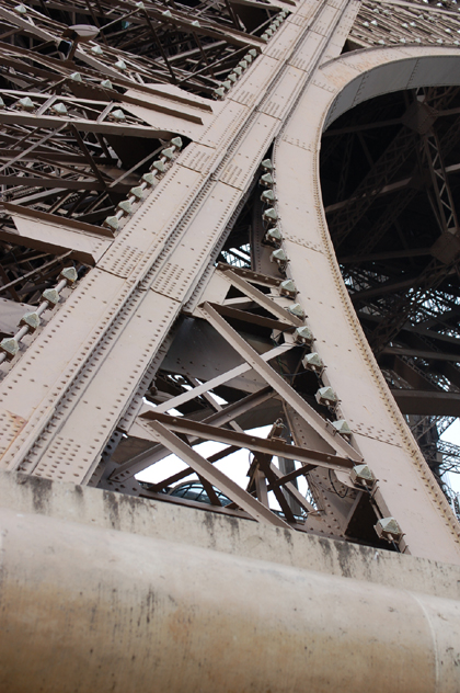 Perspective ... détail de la tour Eiffel
la tour eiffel sous un autre angle

Mots-clés: Eiffel Paris