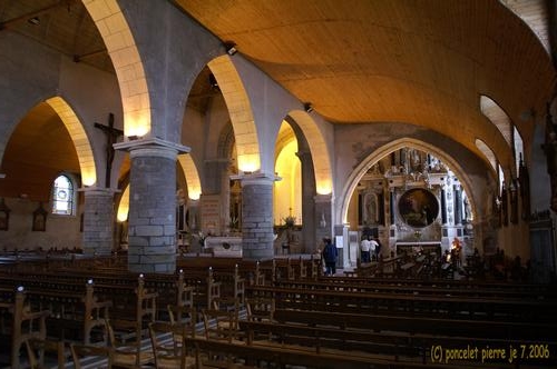 Eglise st  philbert à  noirmoutier en l'ile
intérieure de l'église prise en lumière ambiante sans flash
Mots-clés: Saint-Philibert