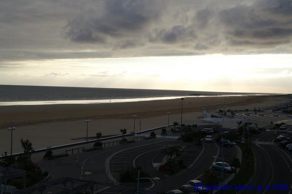 St-Jean-de-monts : coucher de soleil
un soir d'orage la lumière du soir s'est muée en cercle  
Mots-clés: Saint-Jean-de-Monts