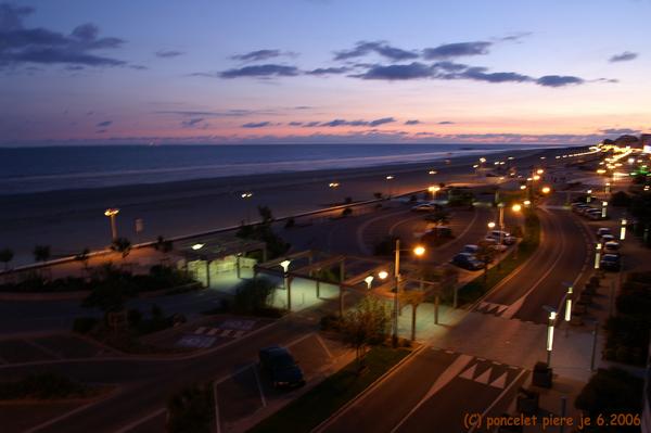 Entre chien et loup :: Saint-Jean-de-Monts
à la tombée de la nuit lorsque le remblai s'illumine ,,,,,,,, 
Mots-clés: Saint-Jean-de-Monts