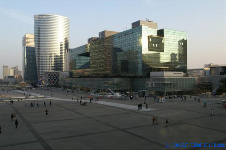 Perspective sur l'esplanade de la défense
Mots-clés: La-Défense