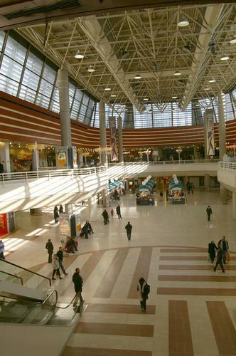 Galeries marchande sous l'esplanade de la défense
accès aux galeries marchandes sous l'esplanade de la défense
Mots-clés: La-Défense