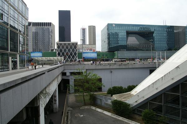 Sous-sol la Défense
l'esplanade de la défense avec vue sur lun accès du sous sol 
Mots-clés: La-Défense