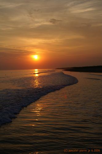 Barre-de-Monts :: la vague du couchant
le soir au couché du soleil sur la barre de monts  la mer permet de belles compositions
Mots-clés: Barre-de-Monts