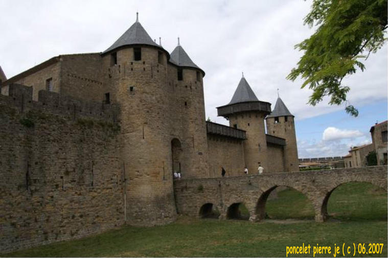 Carcassonne :: le pont de pierre
Mots-clés: Carcassonne