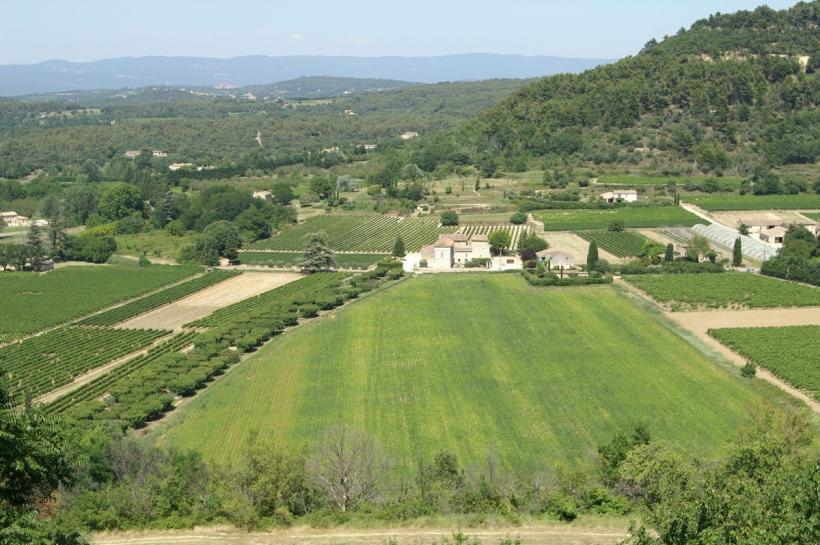 MENERBE
vue de paysage depuis la route menant à MENERBE
