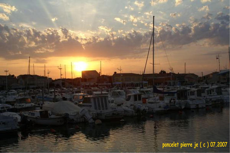 Coucher de soleil sur le port de plaisance de valras-plage
Mots-clés: Valras