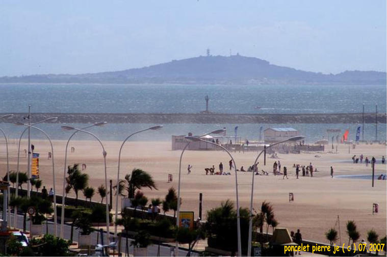 Valras-plage et Grau d'Agde
Vue sur la plage de valras-plage et la tramontagne qui soulève le sable avec vue sur le grau d'agde
Mots-clés: Valras-plage Grau-d-Agde