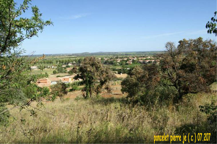 Valros vue depuis l'accès menant à son ancienne place fortifiée
Mots-clés: Valros