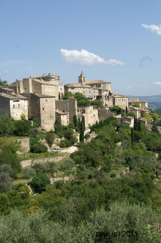 GORDE en LUBERON
magnifique village perché avec un entrelacs de petite ruelle
