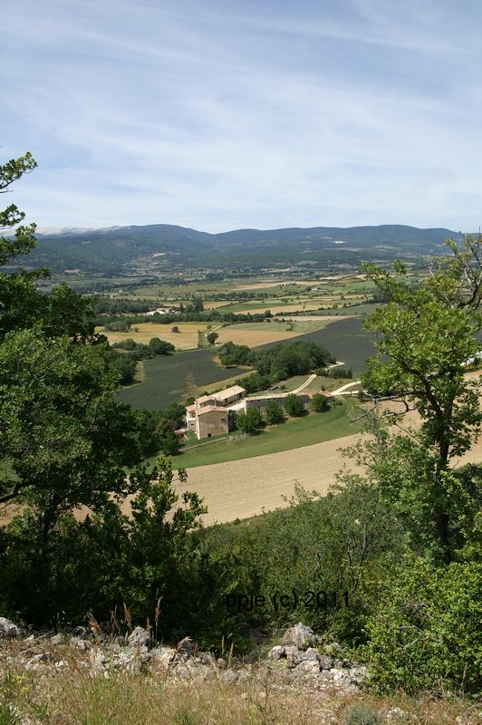 sur la route de SAULT en VAUCLUSE
autre cadrage pour le mème paysage 
