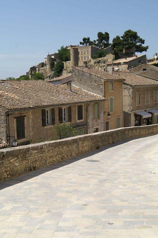 MENERBE
MENERBE et ses remparts avec donjons
