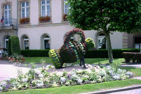 Décoration florable de Saint-Avold
Décoration florale place de la mairie à SAINT-AVOLD.
Photographie personnelle libre de tous droits
Mots-clés: Place de la Mairie SAINT-AVOLD